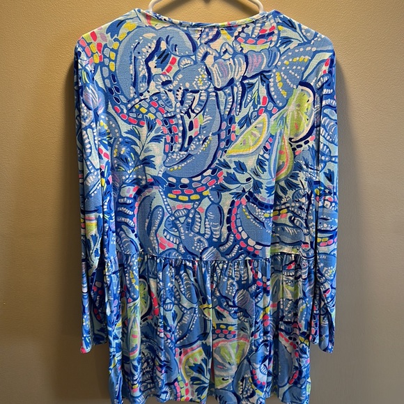 Lilly Pulitzer blouse! Fun and whimsical! $40! Size M! - Picture 4 of 5